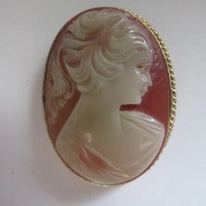 VINTAGE SPHINX Hallmark Classic Cameo Brooch